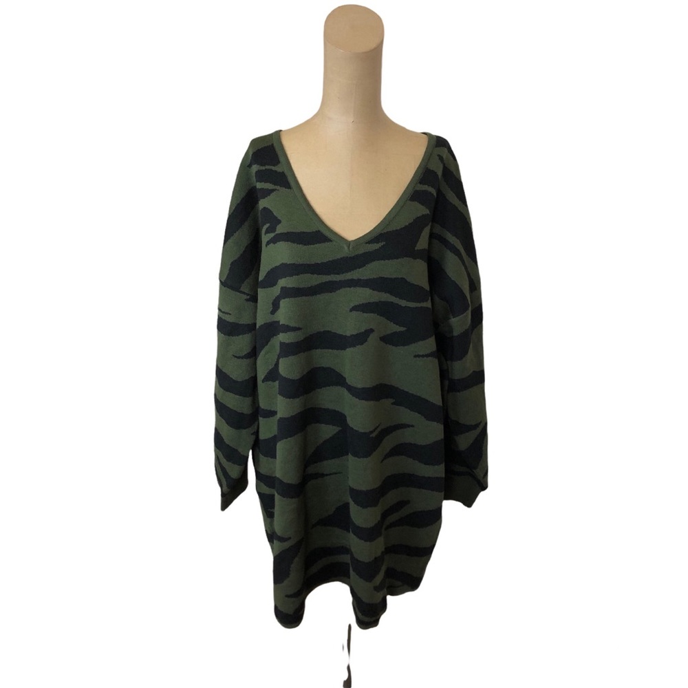 Eloquii Green and Black V-Neck Sweater